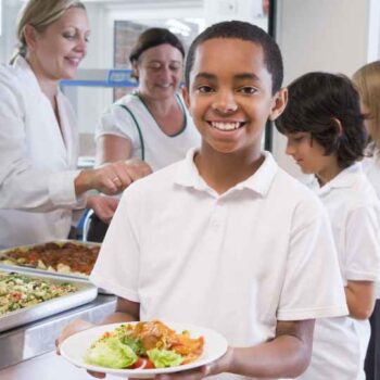 Empresa Terceirizada de Cozinha Escolar: Fornecendo Refeições de Qualidade para Estudantes