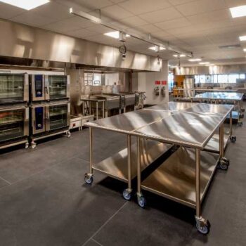 Equipamentos Cozinha Industrial: Maximizando a Eficiência